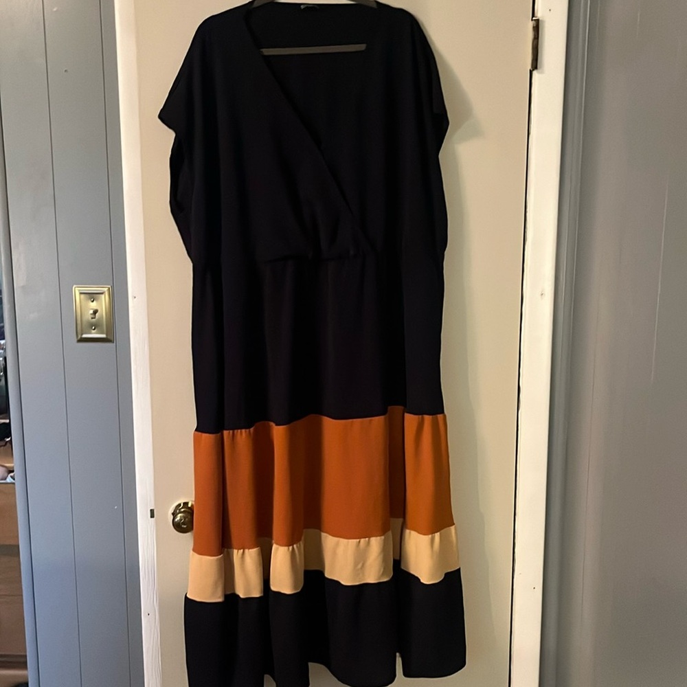 Bloomchic navy/orange/yellow color block dress with pockets. Size 22/24
